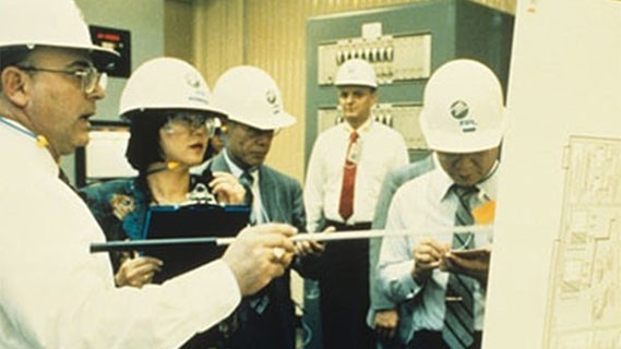 fpl engineers assessing plans together