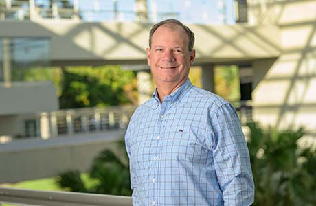 headshot armando pimentel