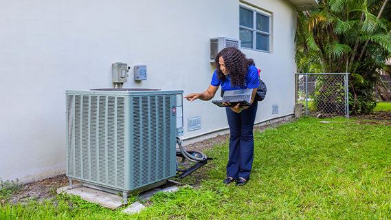 an fpl energy experxt assessing an outdoor hvac unit