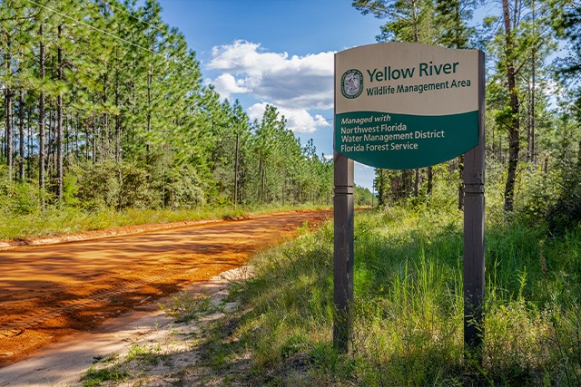 park entrance sign to Yellow River
